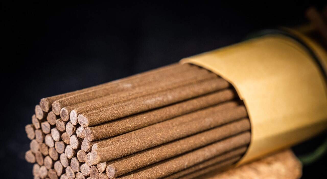 Agarwood Incense Sticks — wholesale agarwood product image 4