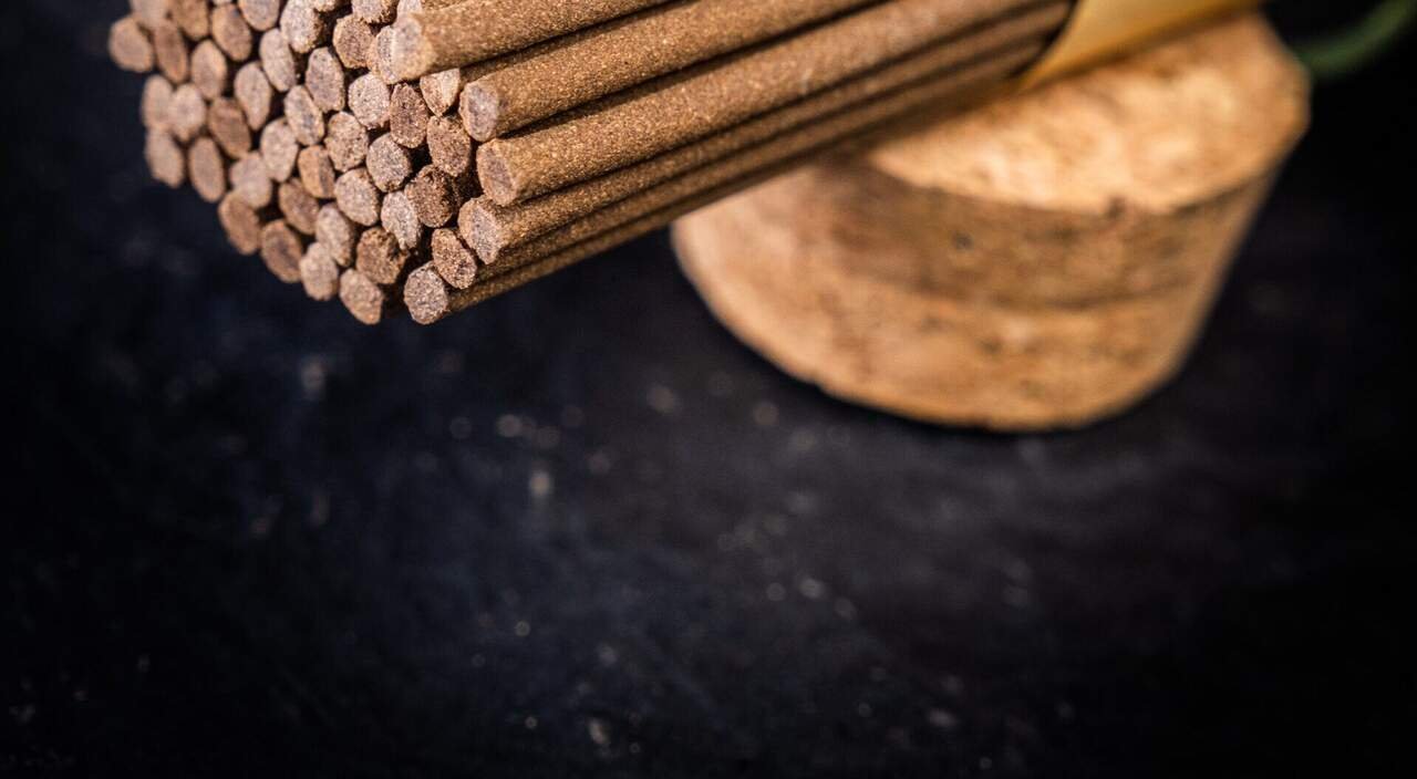 Agarwood Incense Sticks — wholesale agarwood product image 5