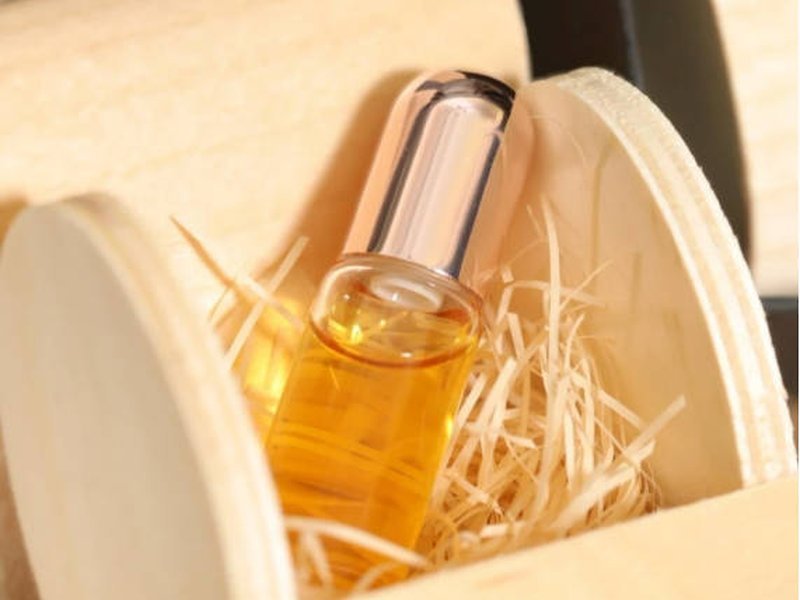 Attar-style agarwood perfume oil, diluted and ready to wear, for wholesale fragrance buyers