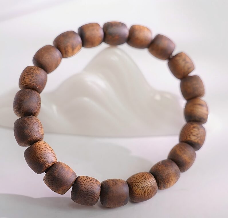 Vòng tay hạt trống một vòng — Vòng tay trầm hạt dáng trống truyền thống — hình dáng cổ điển Trung Hoa, hương oud tự nhiên đậm đà., image 4